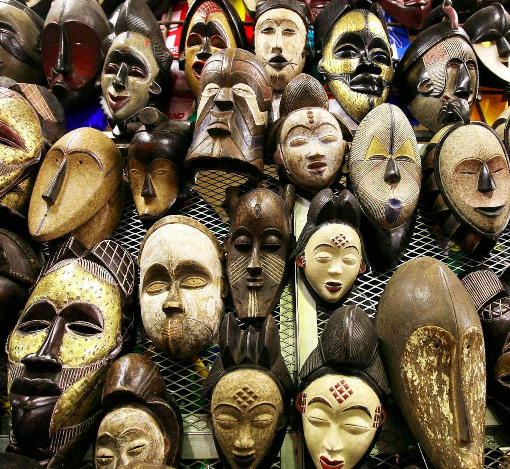 African mask with elongated facial proportions that influenced Modigliani